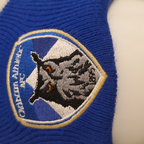 Oldham Athletic AFC Toque and Scarf - Picture 6 of 6
